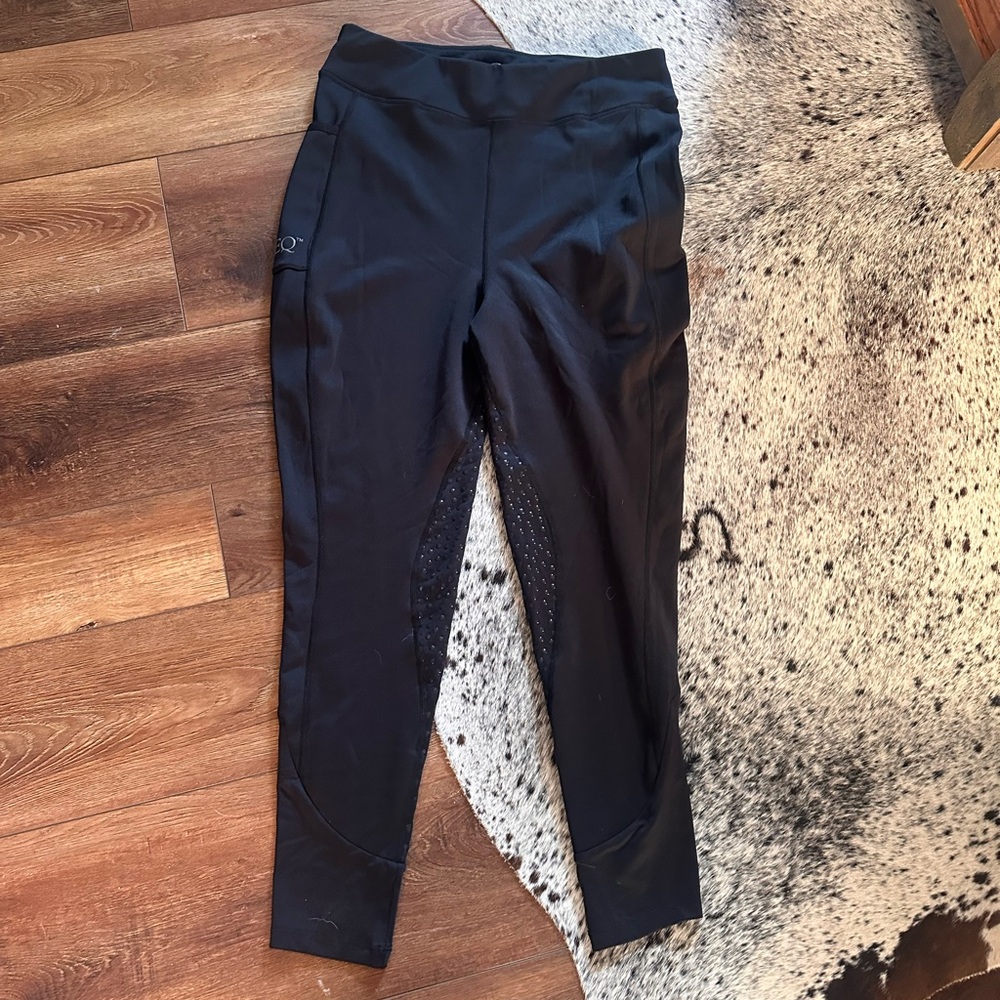 Brand new Womans OEQ Equestrian Breeches with rubber grips on the back and legs